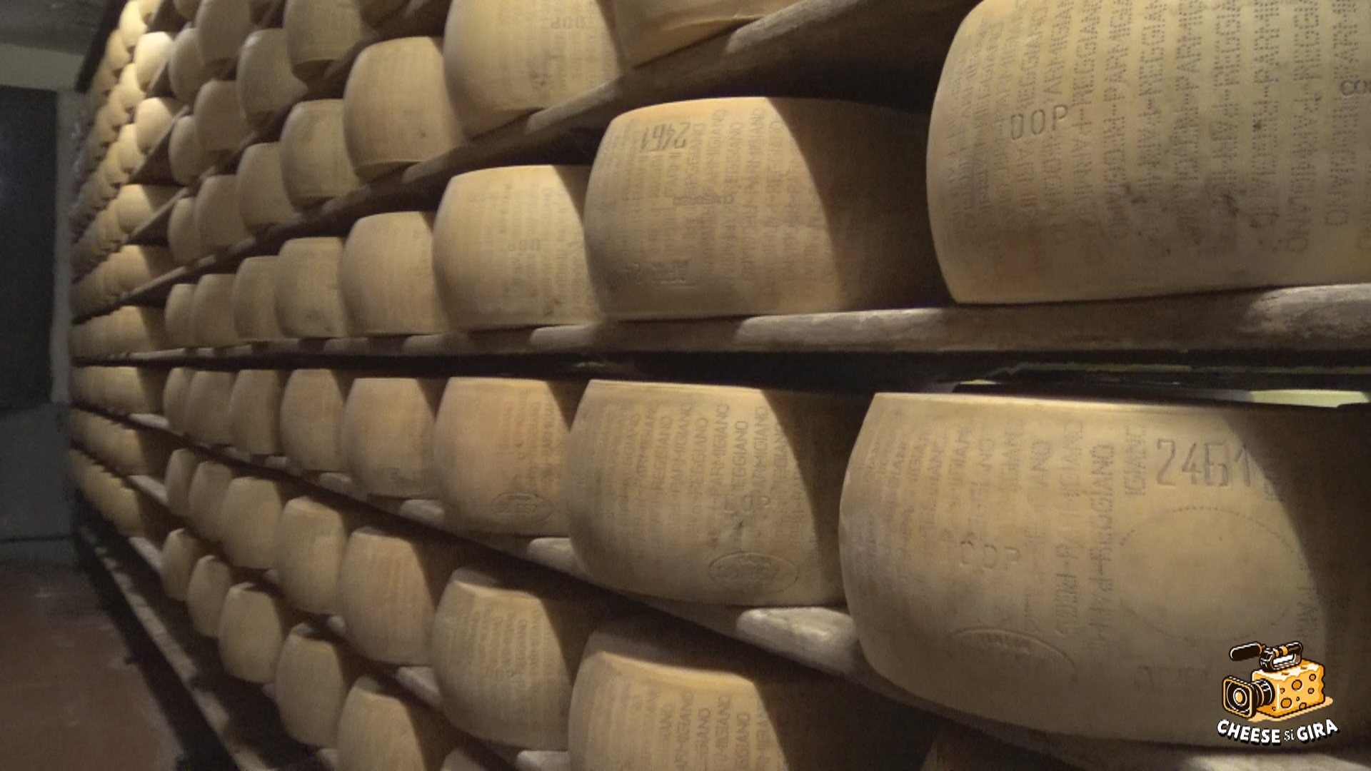 Mario Guareschi ci presenta sua maestà il Parmigiano Reggiano. 4 episodi